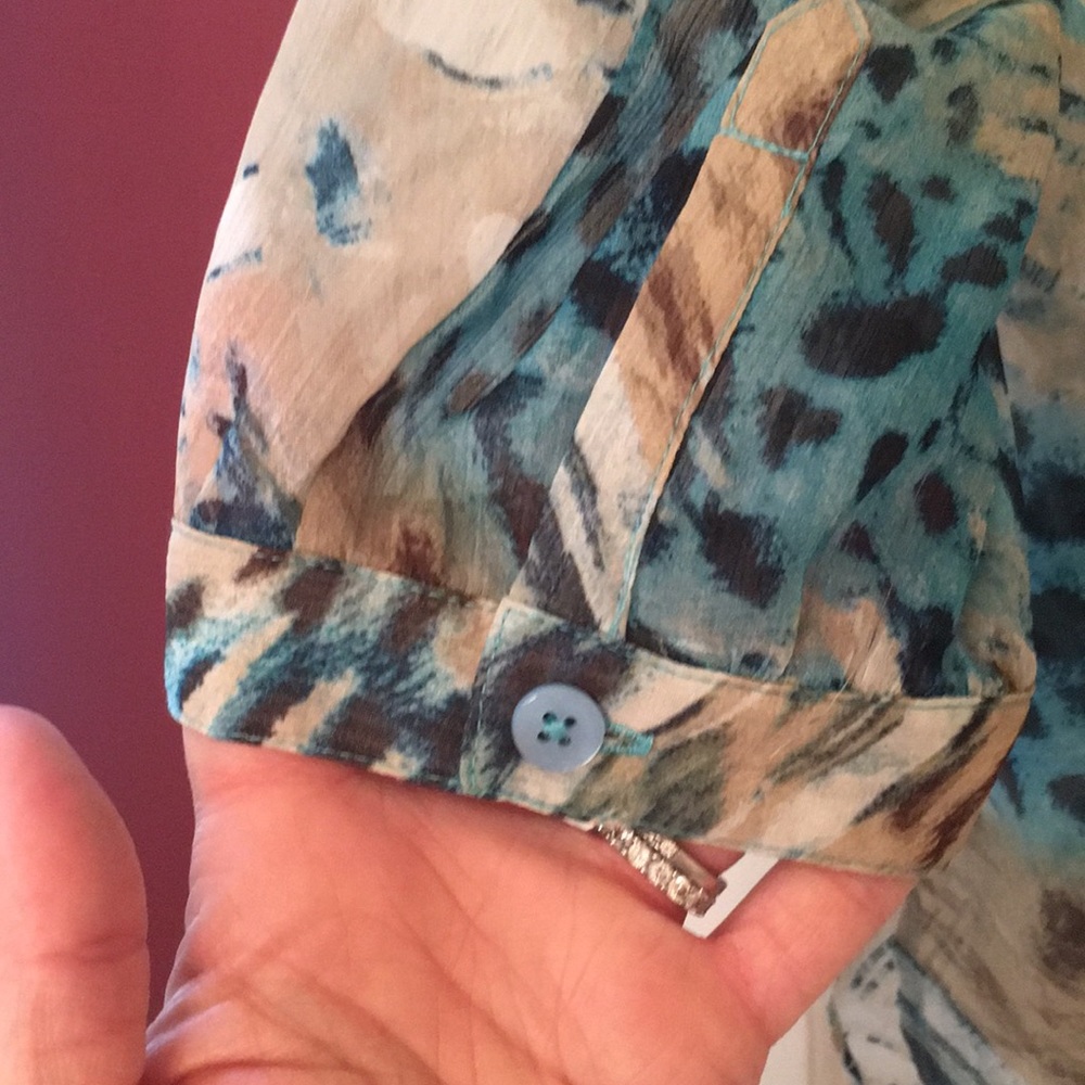Turquoise and tan patterned tunic - Picture 3 of 3